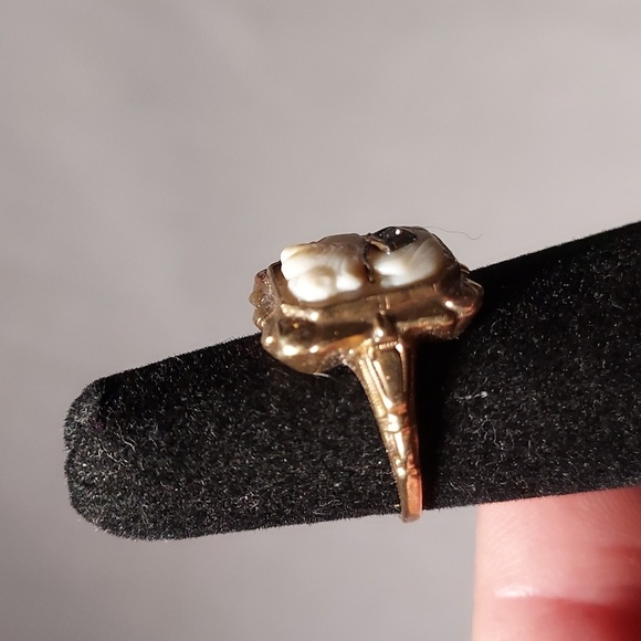 Vintage Hand Carved Cameo Ladies Ring With Diamond - Picture 8 of 10